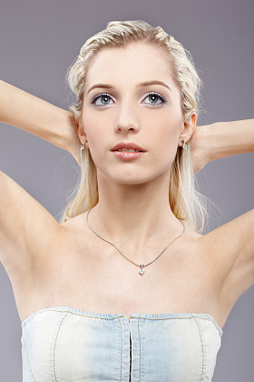 美丽的金发女孩图片