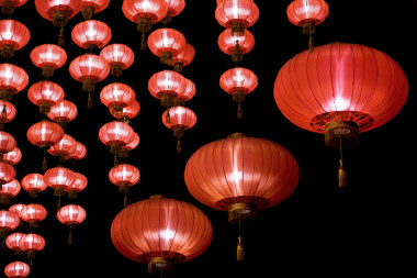 在晚上的中國(guó)紅燈籠圖片