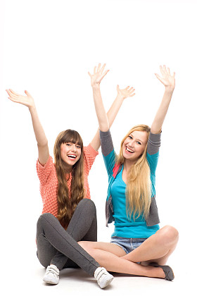 女孩与武器引发图片