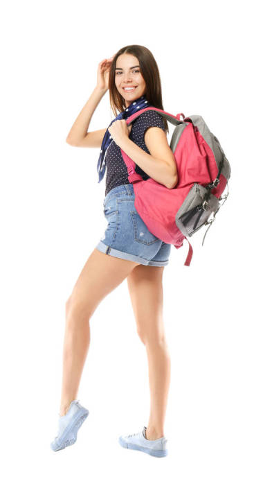 女性游客與行李在白色背景