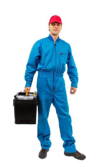 年轻工人与白色上孤立的工具箱