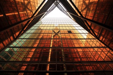 大廈與橙色顏色窗口