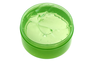 一罐新鮮蘆薈凝膠