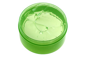 一罐新鲜芦荟凝胶