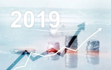 堆棧的硬幣金融和銀行, 投資概念。2019年業(yè)務(wù)增長(zhǎng)年