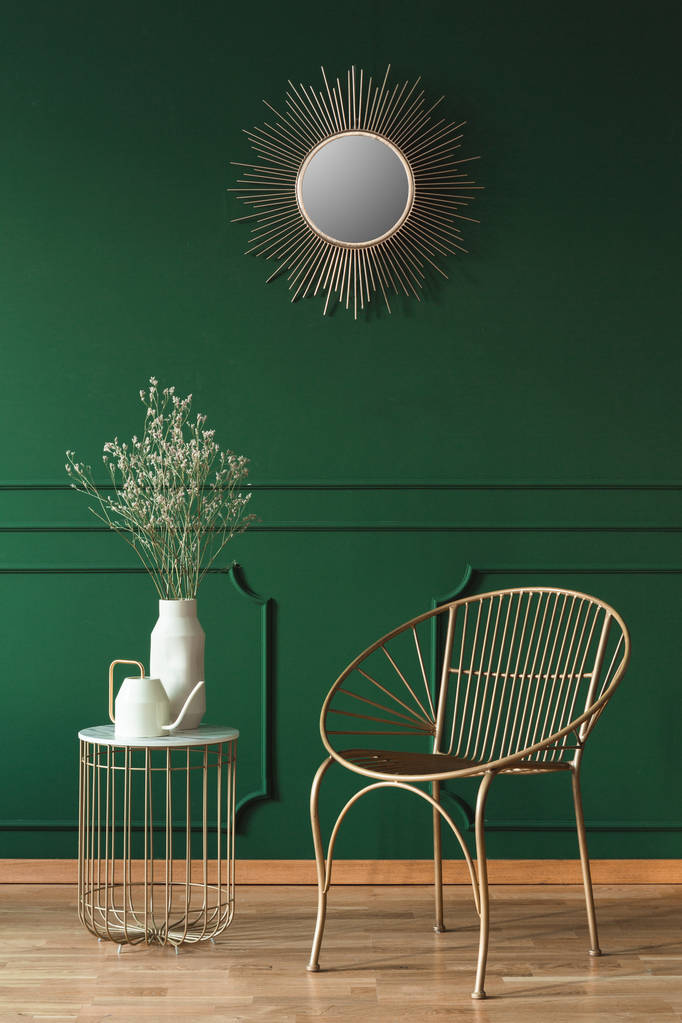 时尚扶手椅在时尚的客厅内部在当代公寓 时尚扶手椅在时尚的客厅内部在当代公寓