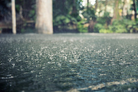 大雨图片