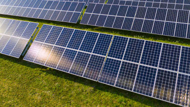新能源，太陽能電池板，替代能源。太陽能光伏板鳥瞰圖