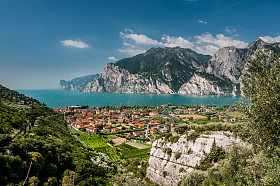 加尔达湖 (Lago di Garda)