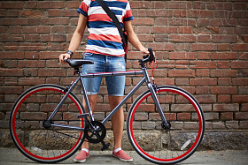 自行车和它的主人图片