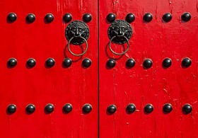 传统中国门与标记图片