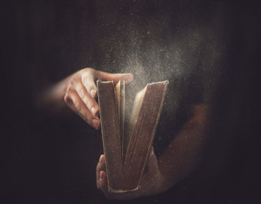老滿是灰塵的書