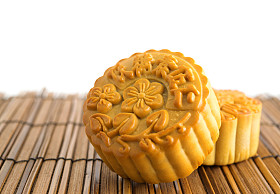 在竹凉席上传统月