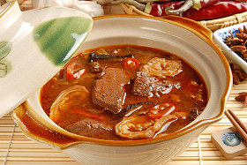 猪肠血辣酱图片