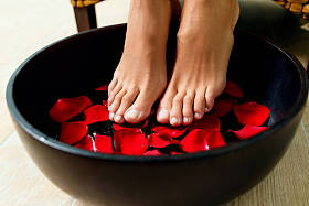 在水疗沙龙洗脚.图片