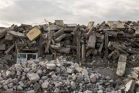 被毁建筑.被毁建筑的混凝土和金属碎片