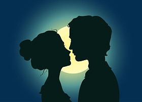 接吻情侣的 silhouettes