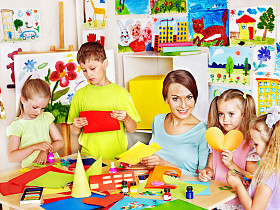 儿童切割出剪刀纸