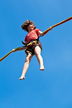 蹦极绳索的女孩 蹦极绳索的女孩