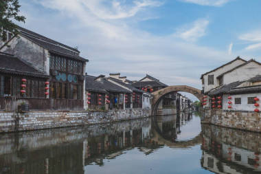 南山古鎮(zhèn)水邊中國(guó)傳統(tǒng)建筑