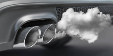 燃燒煙霧co2從汽車排氣管中流出。生態(tài)， 波