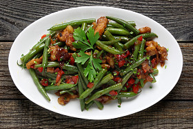 青豆与猪肉和辣椒粉