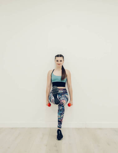 健身女孩做力量鍛