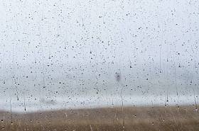 夏天下雨。波罗的海， 拉脱维