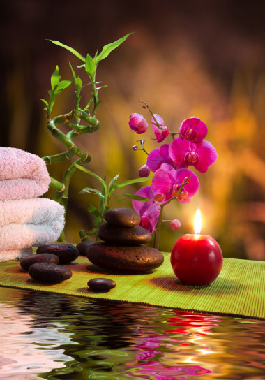 按摩-竹-蘭花、 毛巾、 蠟燭、 石頭垂直