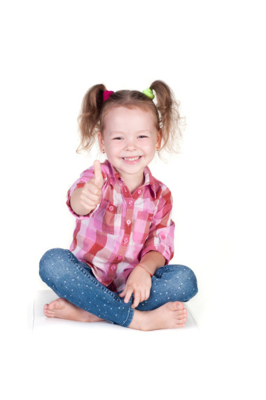 一個美麗的女孩出現(xiàn)拇指的肖像