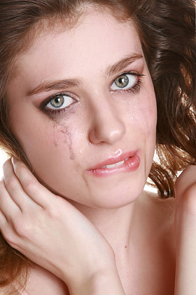 用流动的女人哭化妆图片