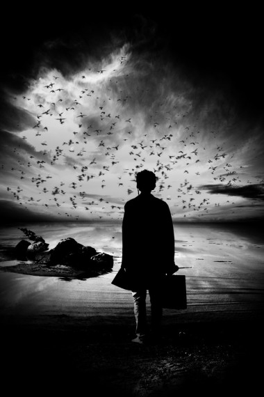 孤獨(dú)的人站在同一個(gè)袋子圖片