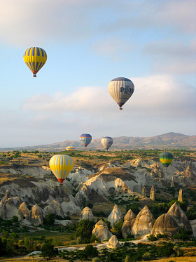热气球在土耳其卡帕多西亚图片