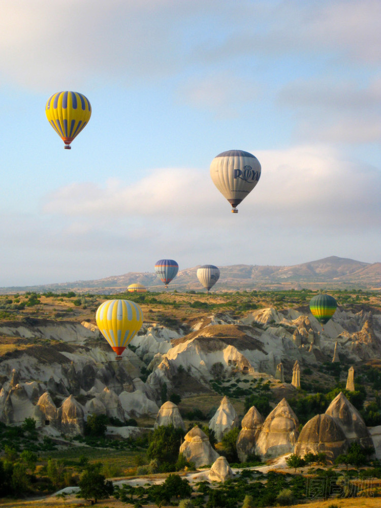 熱氣球在土耳其卡帕多西亞圖片