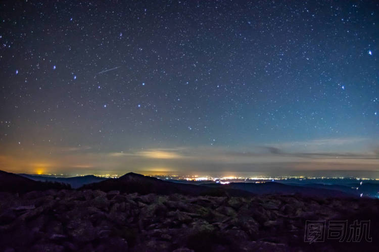 月夜在山