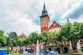 塞尔维亚苏博蒂卡市政厅和主广场