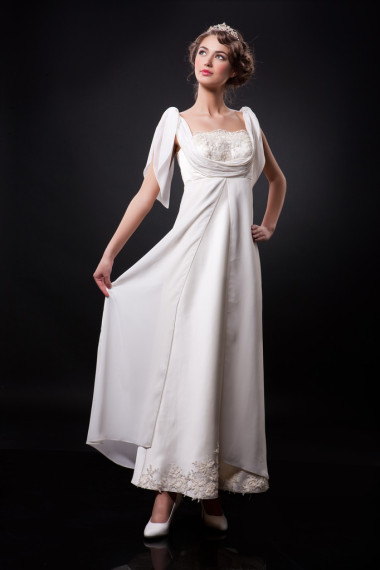 年轻漂亮的新娘