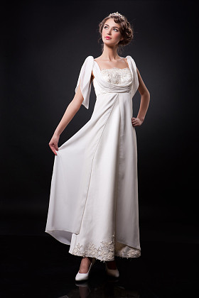 年轻漂亮的新娘