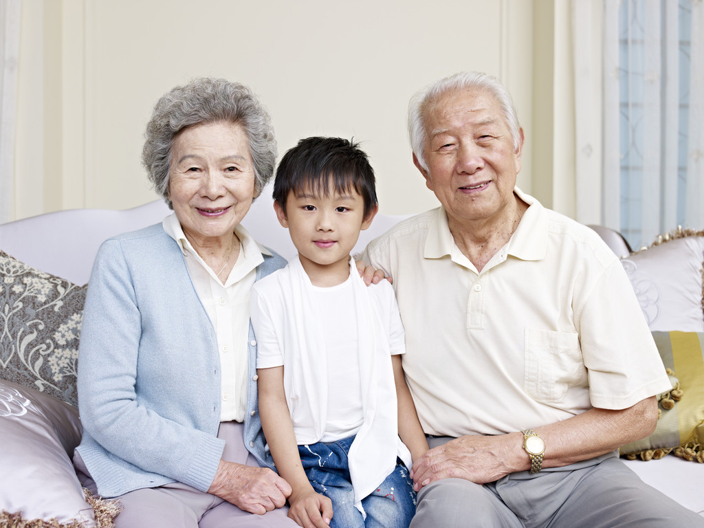爷爷奶奶和孙子图片