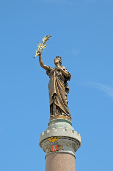 紀(jì)念館中的法國(guó)士兵在圖爾奈榮譽(yù)