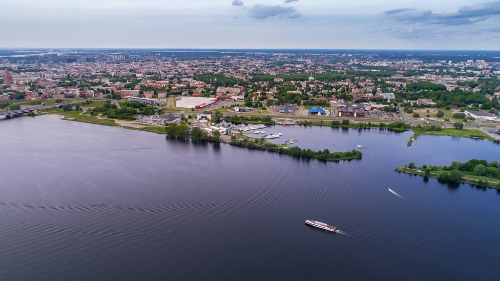 明媚的秋日城市景致照片 明媚的秋日城市景致照片