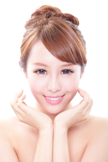 微笑與健康牙齒的女人的臉