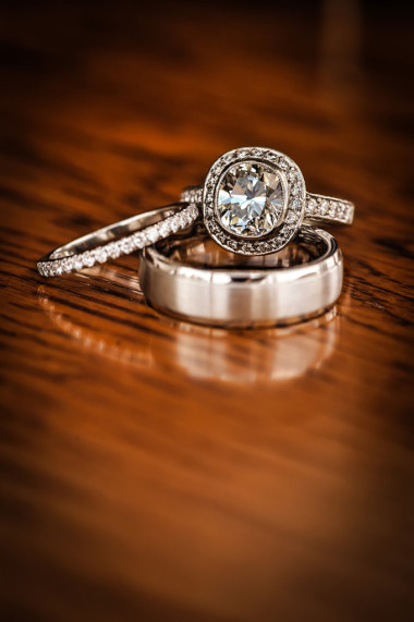 新娘和新郎鉆石結(jié)婚戒指