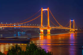 武汉映梧州长江大桥日落夜景