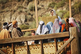 耶稣从滚动阅读照片