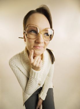 一个戴眼镜的女人广角看法