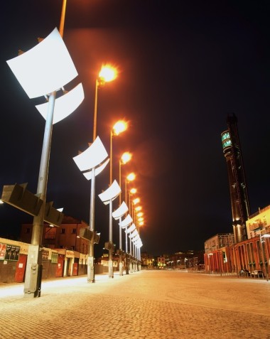 在都柏林，愛爾蘭的泛光燈照明士美非路廣場