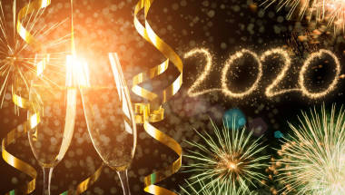 2020年新年煙花氣泡酒為前景