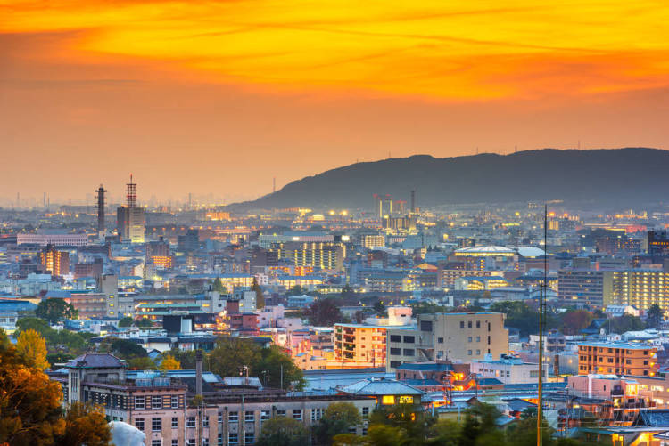 黃昏時(shí)日本京都的城市景