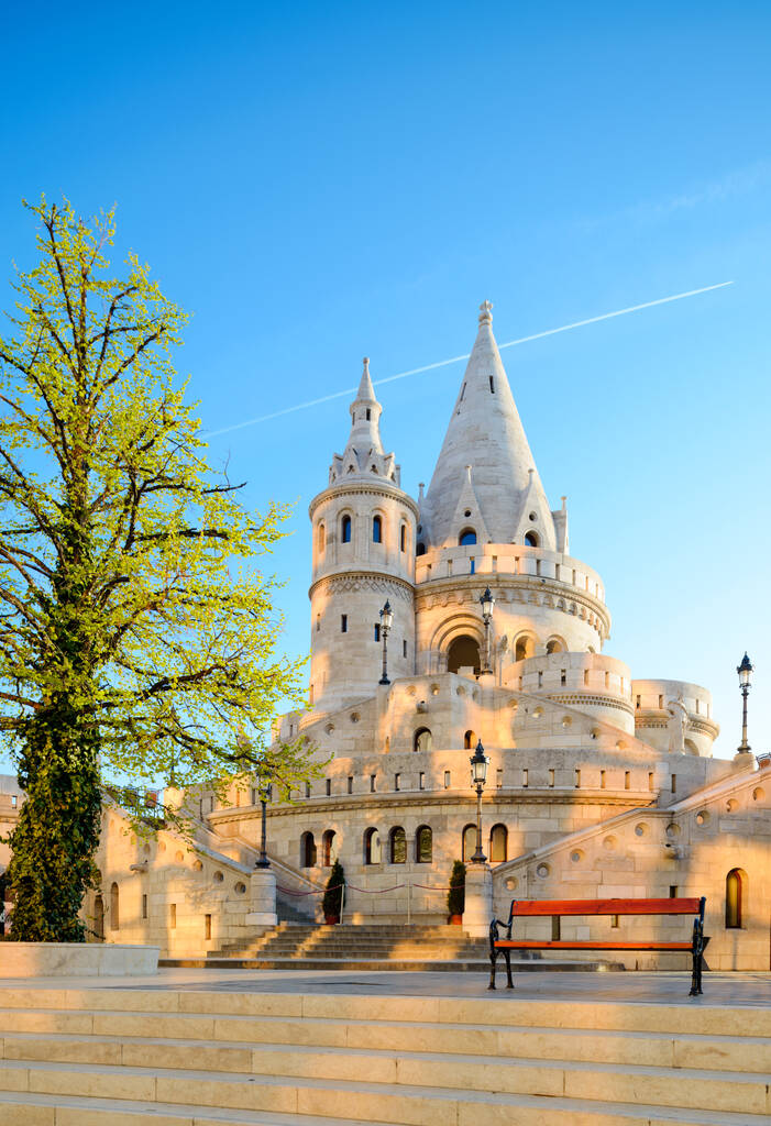 匈牙利布达佩斯的渔民堡垒，一大早